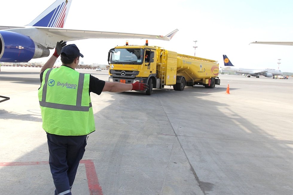 Ipinagbawal ang pag-export ng aviation fuel sa Russia hanggang Disyembre