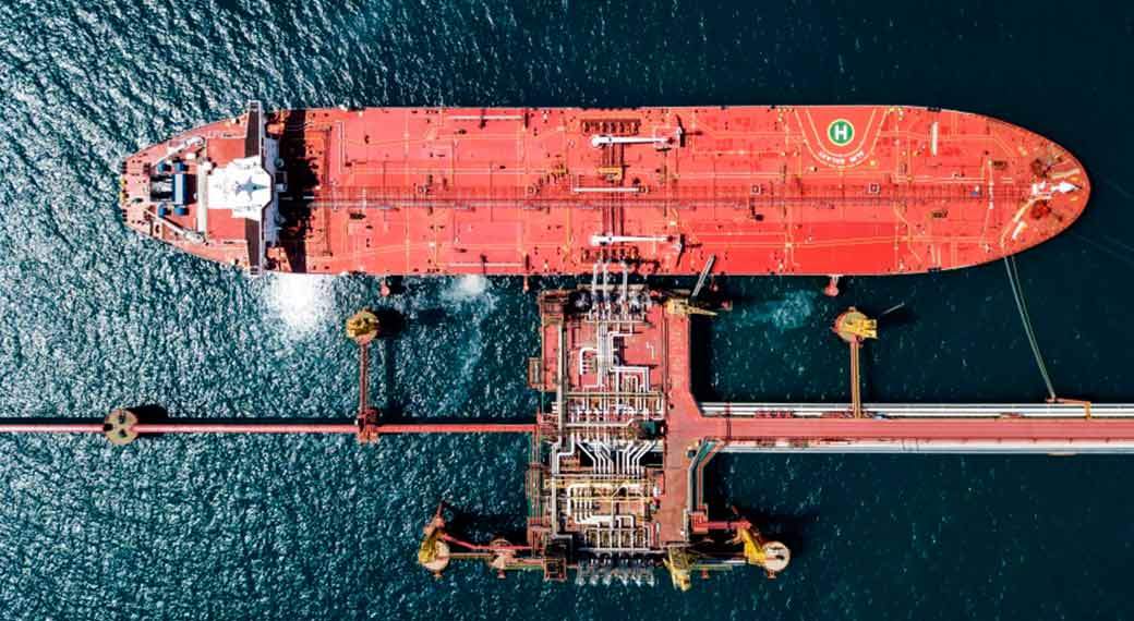 Ang langis ng Russia ay nagbabago ng kurso. Ang anino ng barko, tigre ng Venezuela, talino ng India: ang lokal na hilaw na materyal ay nakikipaglaban para sa kanyang lugar sa ilalim ng araw.