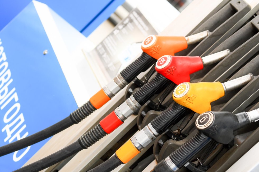 Isyu hindi lamang sa presyo: Ang gasolina sa Russia ay pansamantalang naging mas mahal kaysa sa sa US.