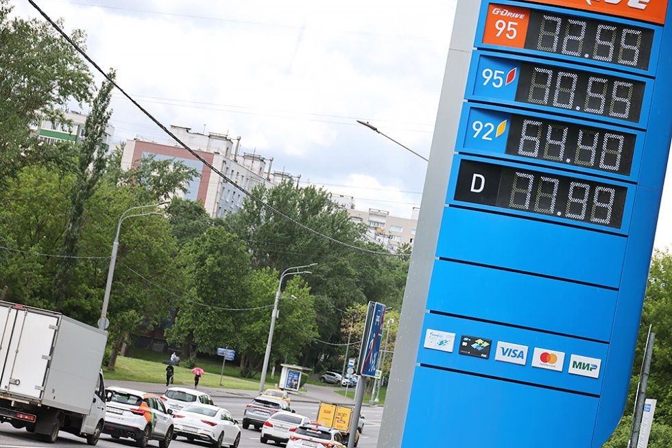 Bakit mabilis na tumataas ang presyo ng gasolina at diesel? Ipinaliwanag ng mga eksperto ng "RG"
